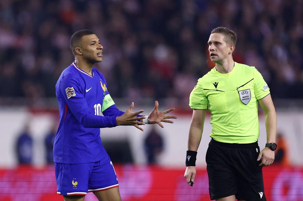 众生相！中国男足0-1无缘世青赛：王钰栋失声大哭 刘诚宇低头沉默.