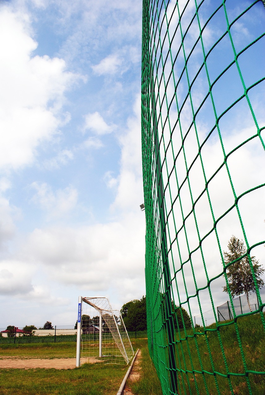 NBA森林狼队爱德华兹比赛中展现实力，与底特律活塞队的激烈对决.